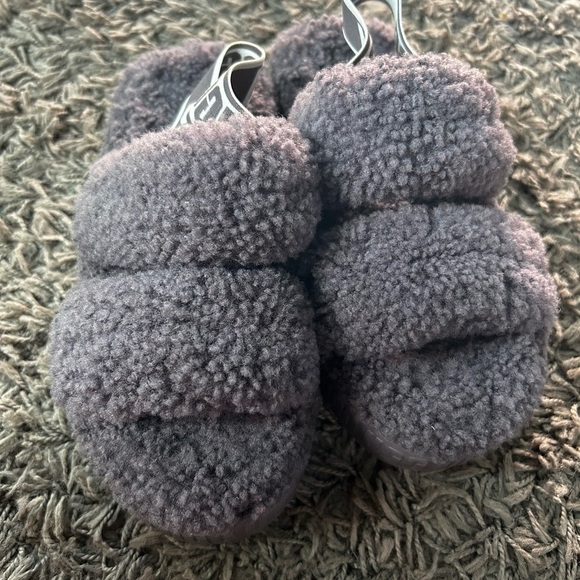 UGG Charcoal Fluffy Slippers 5/6 Shoe Sz - Picture 2 of 5